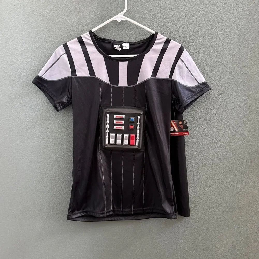 NWT Woman’s Star Wars Darth Vader Shirt Sz S/M with Cape